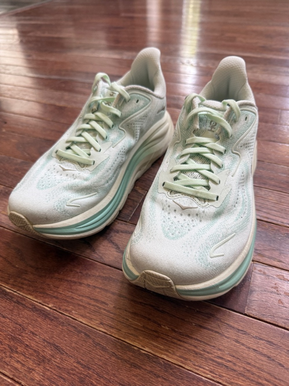 Hoka Women's Clifton 10 Size 9 Running Shoes Mint Green